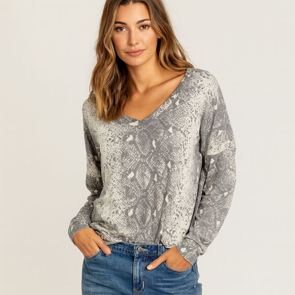 Wildfox NEW Daphne Python Stripe Snake Print Gray White V Neck Sweater Size L - Picture 1 of 6